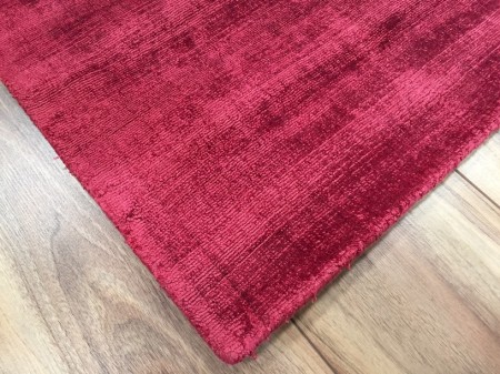 Blade Luxurious Dense Viscose Rug - Berry